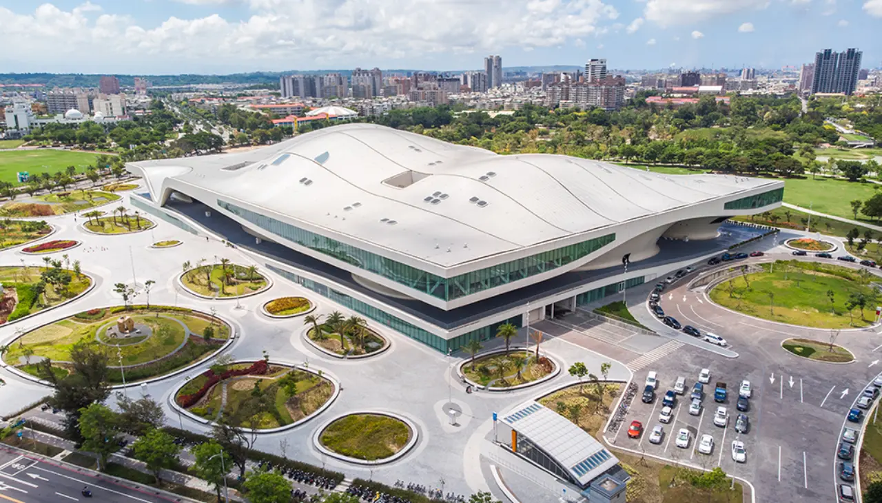 高雄藝術與文化活動城市景象,展覽、市集與公共空間中的藝文生活