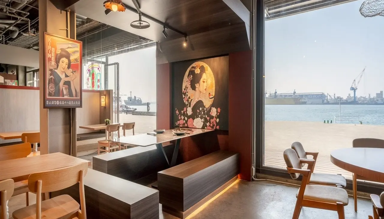 高雄棧貳庫 大手町日本料理 店內環境照 港邊景觀與藝伎牆面 高質感日式餐廳