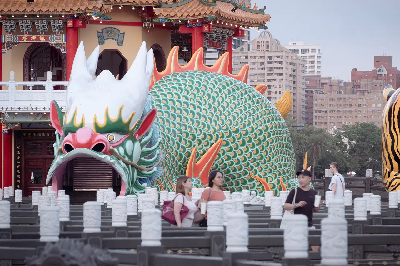 龍虎塔｜龍邊