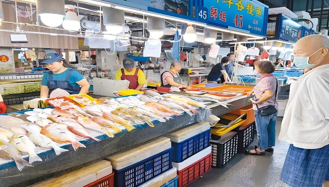 蚵仔寮漁市場